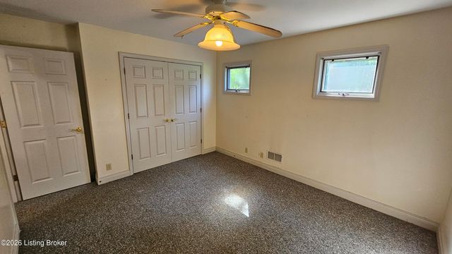 8018 St Anthony Church Rd, Louisville, KY 40214