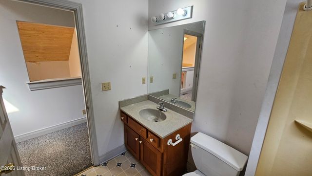 8018 St Anthony Church Rd, Louisville, KY 40214