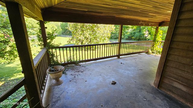 8018 St Anthony Church Rd, Louisville, KY 40214