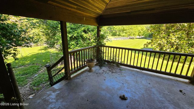 8018 St Anthony Church Rd, Louisville, KY 40214