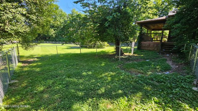 8018 St Anthony Church Rd, Louisville, KY 40214