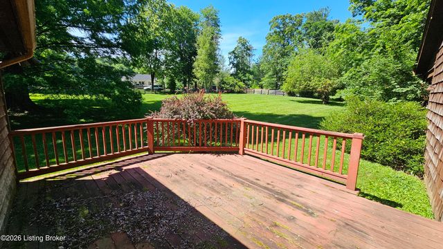 8018 St Anthony Church Rd, Louisville, KY 40214