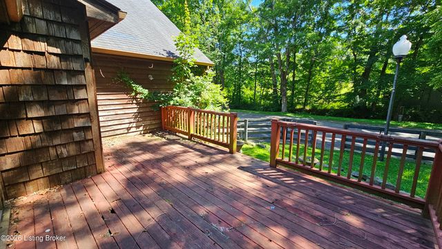 8018 St Anthony Church Rd, Louisville, KY 40214
