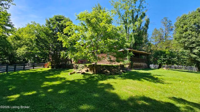 8018 St Anthony Church Rd, Louisville, KY 40214