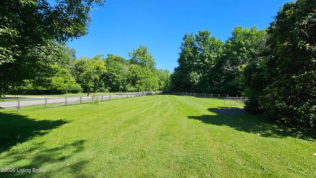 8018 St Anthony Church Rd, Louisville, KY 40214