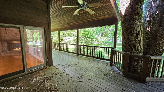 8018 St Anthony Church Rd, Louisville, KY 40214