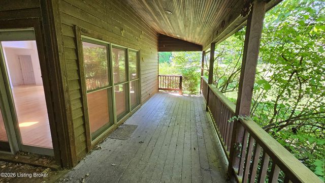 8018 St Anthony Church Rd, Louisville, KY 40214