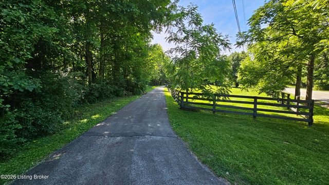 8018 St Anthony Church Rd, Louisville, KY 40214