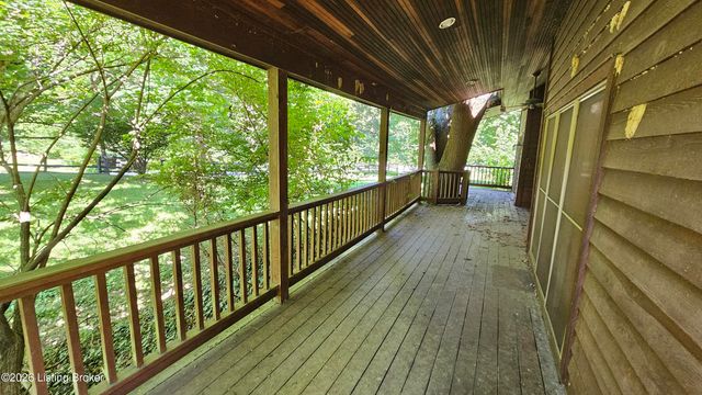 8018 St Anthony Church Rd, Louisville, KY 40214