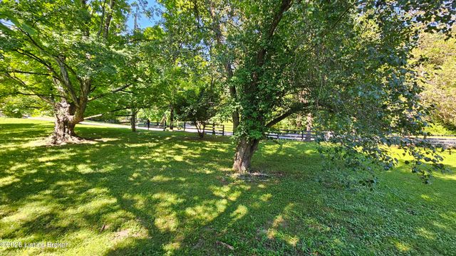 8018 St Anthony Church Rd, Louisville, KY 40214