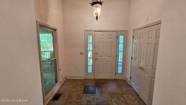 8018 St Anthony Church Rd, Louisville, KY 40214