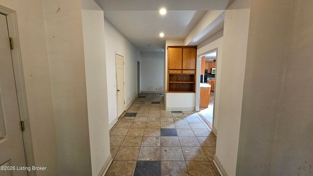 8018 St Anthony Church Rd, Louisville, KY 40214
