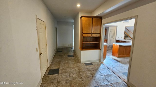 8018 St Anthony Church Rd, Louisville, KY 40214