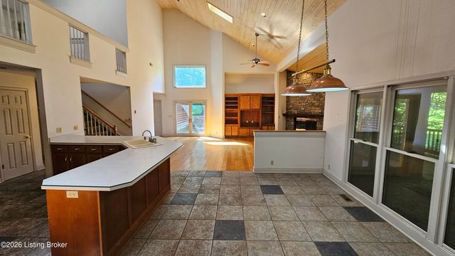 8018 St Anthony Church Rd, Louisville, KY 40214
