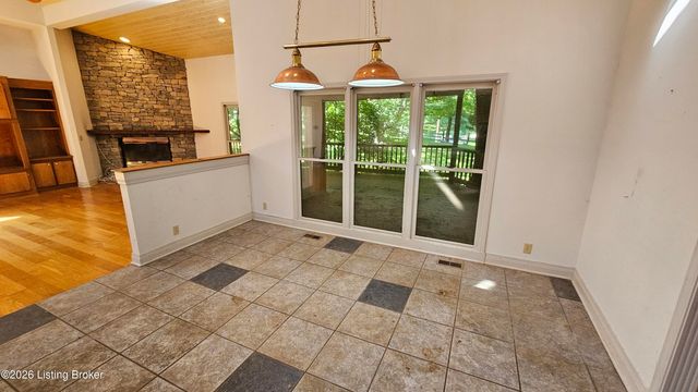 8018 St Anthony Church Rd, Louisville, KY 40214