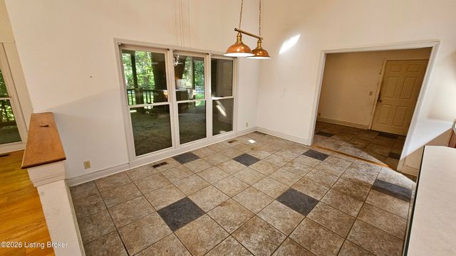 8018 St Anthony Church Rd, Louisville, KY 40214