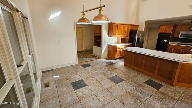 8018 St Anthony Church Rd, Louisville, KY 40214