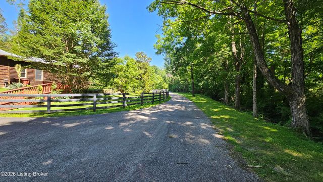 8018 St Anthony Church Rd, Louisville, KY 40214