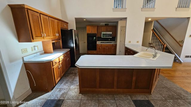 8018 St Anthony Church Rd, Louisville, KY 40214