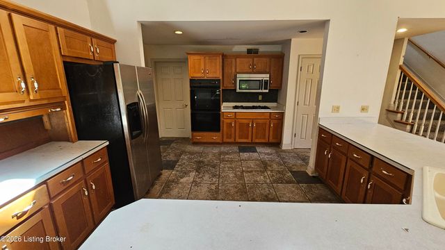 8018 St Anthony Church Rd, Louisville, KY 40214