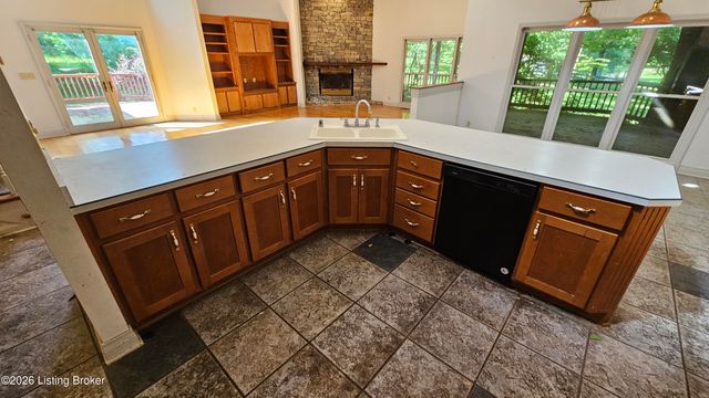 8018 St Anthony Church Rd, Louisville, KY 40214