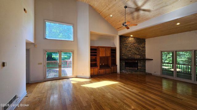 8018 St Anthony Church Rd, Louisville, KY 40214