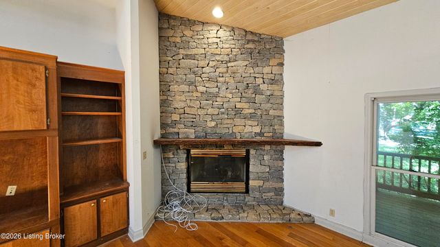 8018 St Anthony Church Rd, Louisville, KY 40214