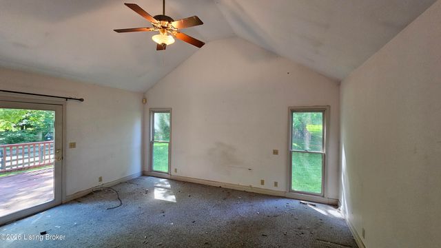 8018 St Anthony Church Rd, Louisville, KY 40214