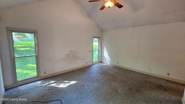 8018 St Anthony Church Rd, Louisville, KY 40214