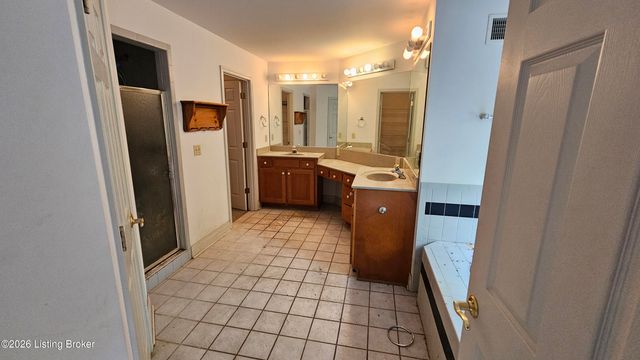 8018 St Anthony Church Rd, Louisville, KY 40214
