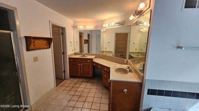 8018 St Anthony Church Rd, Louisville, KY 40214