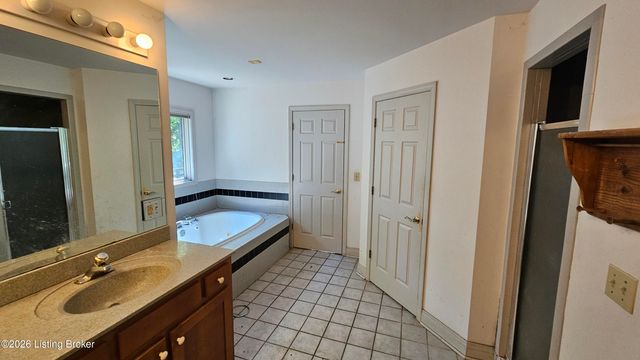 8018 St Anthony Church Rd, Louisville, KY 40214