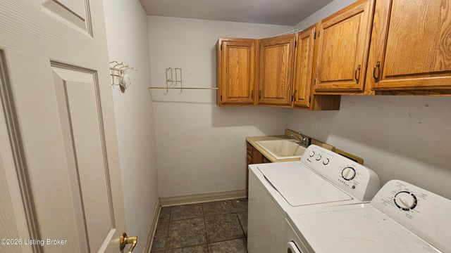 8018 St Anthony Church Rd, Louisville, KY 40214