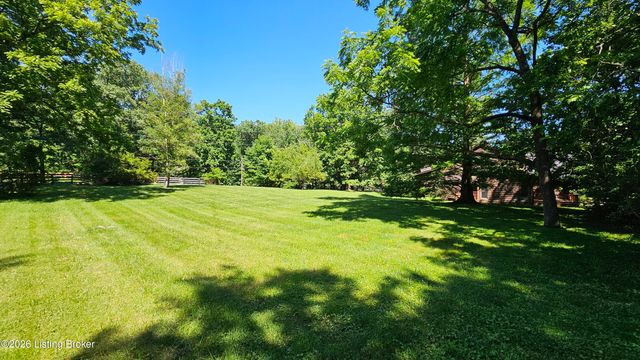 8018 St Anthony Church Rd, Louisville, KY 40214