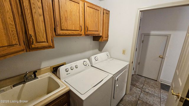 8018 St Anthony Church Rd, Louisville, KY 40214