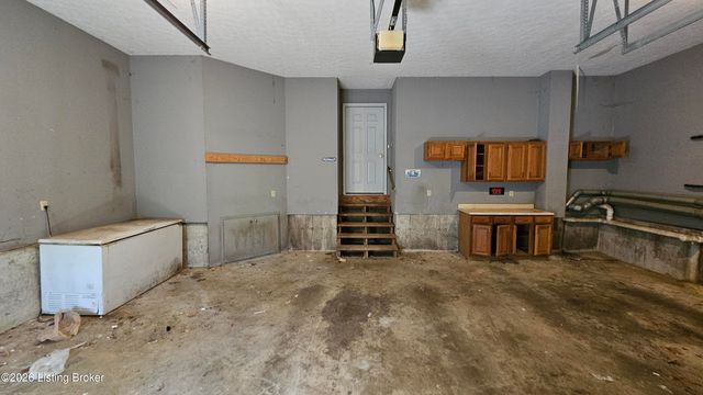 8018 St Anthony Church Rd, Louisville, KY 40214