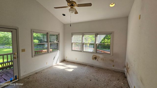 8018 St Anthony Church Rd, Louisville, KY 40214
