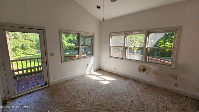 8018 St Anthony Church Rd, Louisville, KY 40214