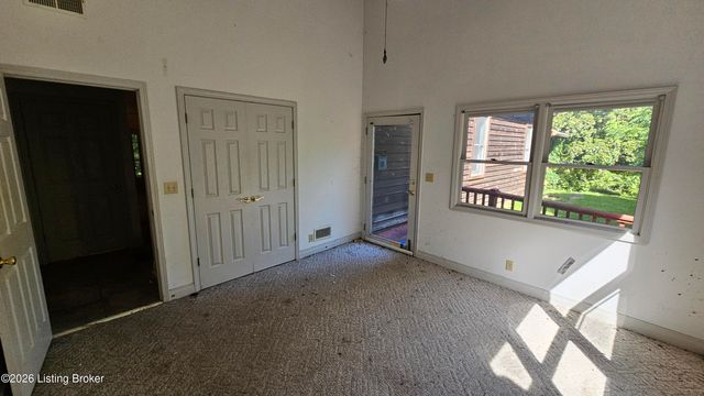 8018 St Anthony Church Rd, Louisville, KY 40214