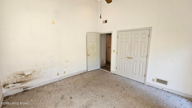 8018 St Anthony Church Rd, Louisville, KY 40214