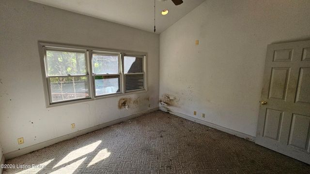 8018 St Anthony Church Rd, Louisville, KY 40214