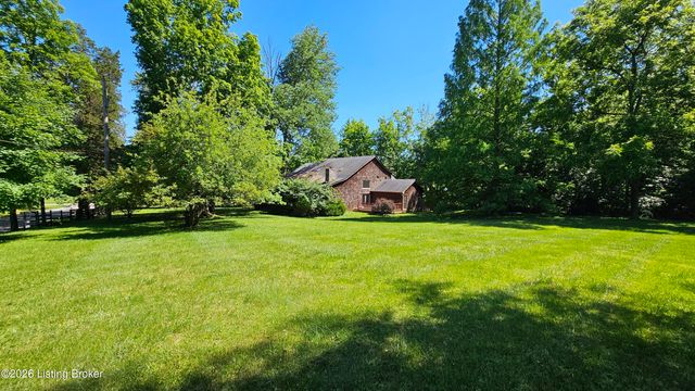 8018 St Anthony Church Rd, Louisville, KY 40214