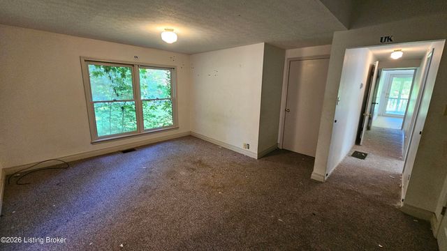 8018 St Anthony Church Rd, Louisville, KY 40214