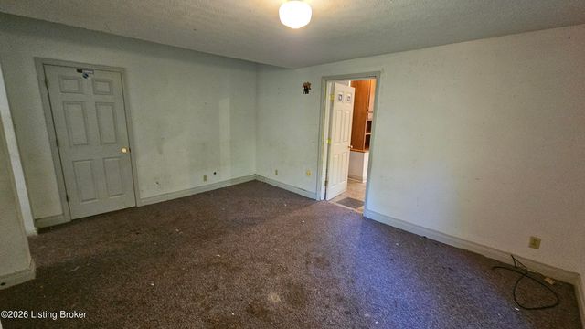 8018 St Anthony Church Rd, Louisville, KY 40214