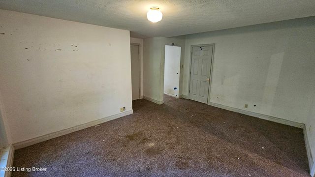 8018 St Anthony Church Rd, Louisville, KY 40214