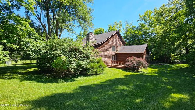 8018 St Anthony Church Rd, Louisville, KY 40214