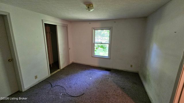 8018 St Anthony Church Rd, Louisville, KY 40214