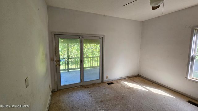 8018 St Anthony Church Rd, Louisville, KY 40214