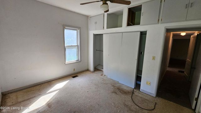 8018 St Anthony Church Rd, Louisville, KY 40214