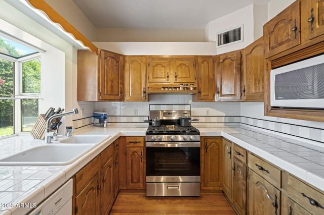 14 W COLTER Street, Phoenix, AZ 85013